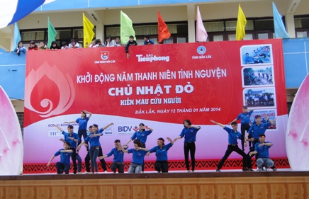  SÔI NỔI HOẠT ĐỘNG KHỞI ĐỘNG NĂM THANH NIÊN TÌNH NGUYỆN 2014 